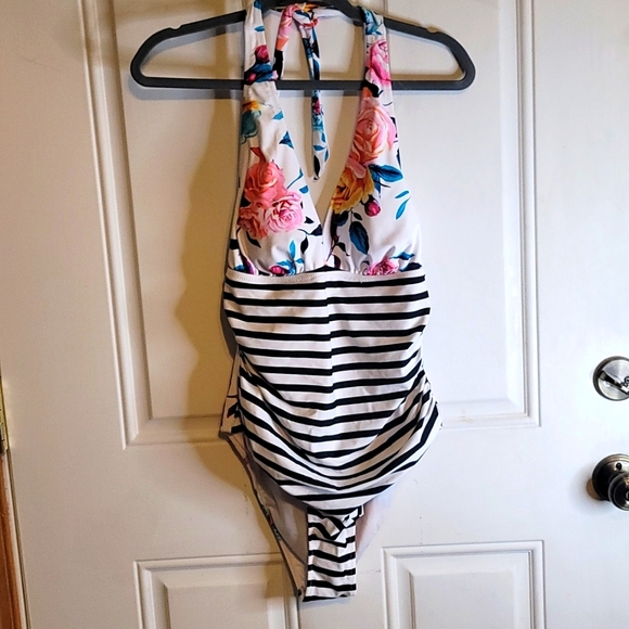 Cupshe, 1 piece, bathing suit, floral, stripe, size xl - Picture 1 of 2
